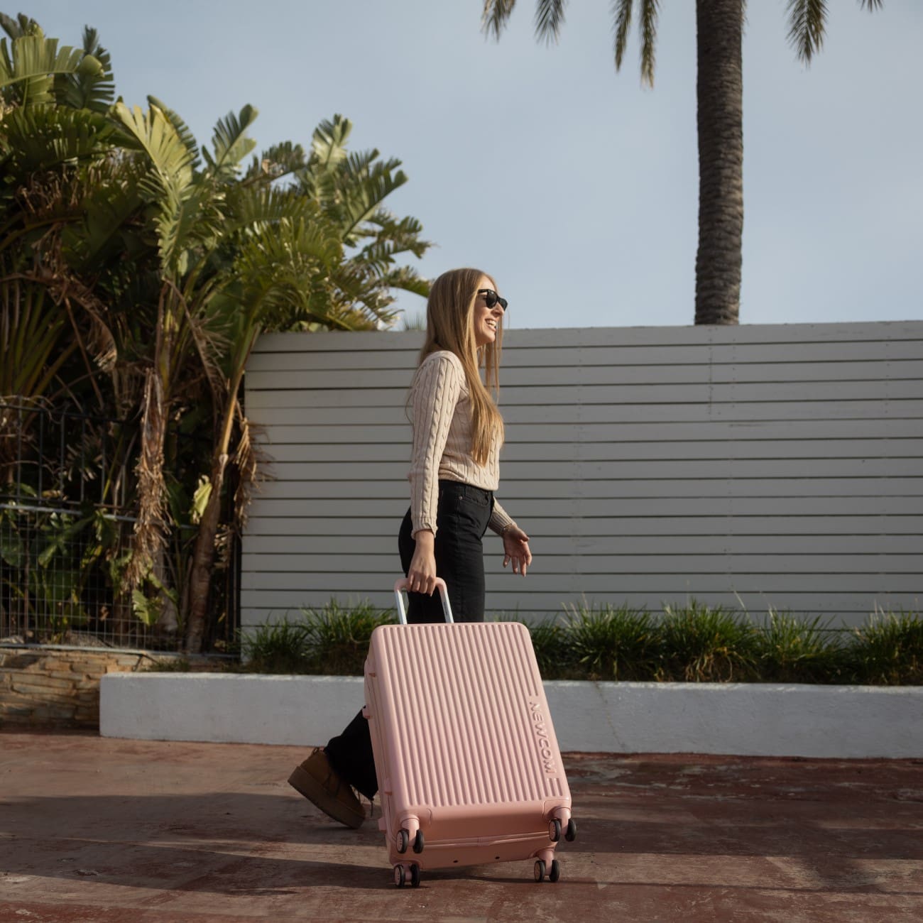 Βαλίτσα μεσαία 20 κιλών Newcom (ABS+PC) N1490/60 ροζ